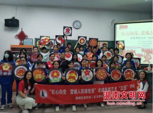 日本一对柴犬兄弟感情超好，没事就撕两句！